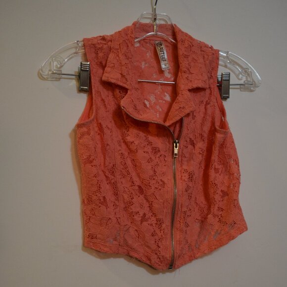 BEAUTEES Designed in Las Angeles Coral Floral Lace Zip Asymmetric Vest Girls 16 - Picture 5 of 7